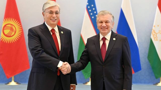 Тоқаев Өзбекстанға барды