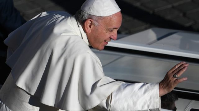 Рим Папасы Францисктің әуе борты елорда әуежайына қонды