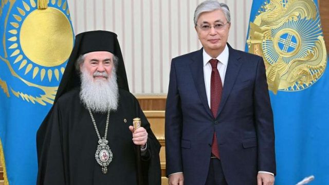Мемлекет басшысы Иерусалим Патриархы III Феофилмен кездесті