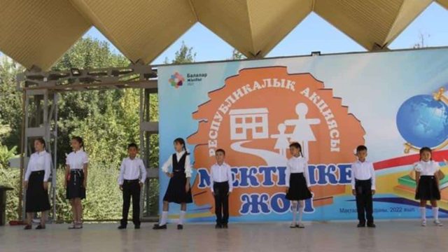 Түркістанда жаппай мектеп жәрмеңкесі өтіп жатыр