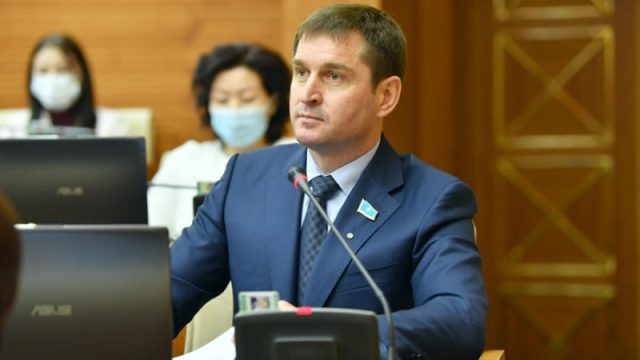 Мәжіліс депутаты өкілетін тоқтату туралы өтініш берді