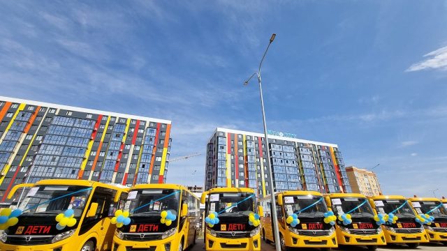 Батыс Қазақстанда бес ауданның мектептеріне 9 автобус берілді