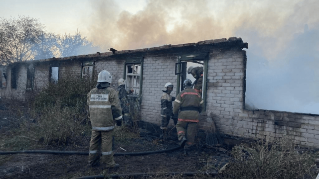 Қостанайдағы өрт 108 нысанды шарпып, Аманқарағайдағы мұнай базасына қауіп төніп тұр