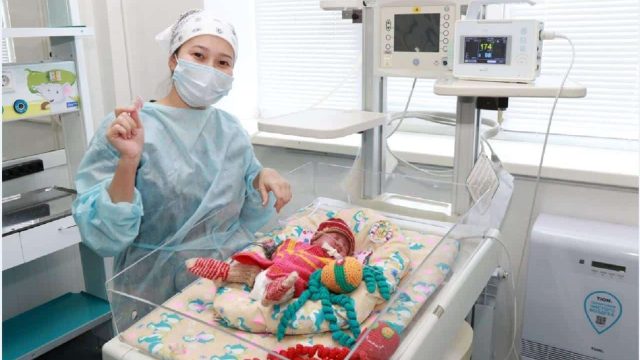 Атыраулық ана 700 грамм сәбиін дәрігерлердің қалай аман алып қалғанын айтты