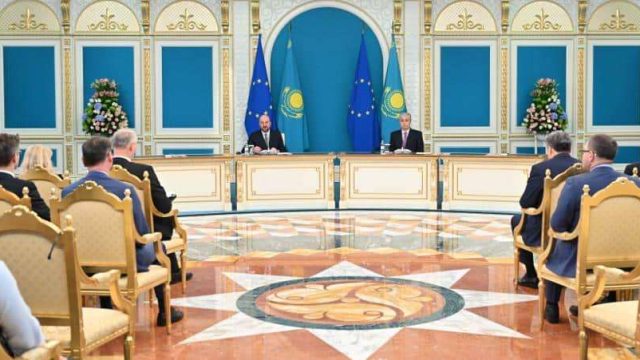 Тоқаев пен Мишель саяси диалог қарқынын күшейтуге уағдаласты