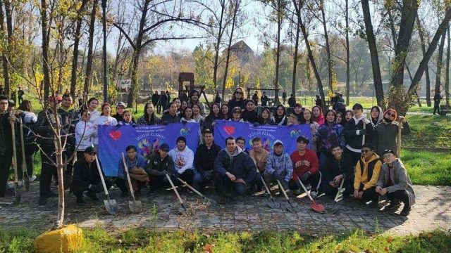 Республикасы күніне орай еріктілер 1 500 астам ағаш отырғызды
