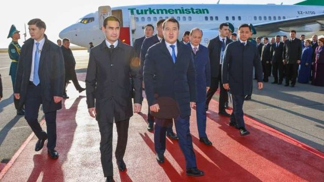 Қазақстанға Түрікменстан президенті келді