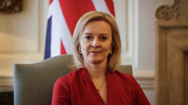 Ұлыбритания премьер-министрі отставкаға кетуден бас тартты