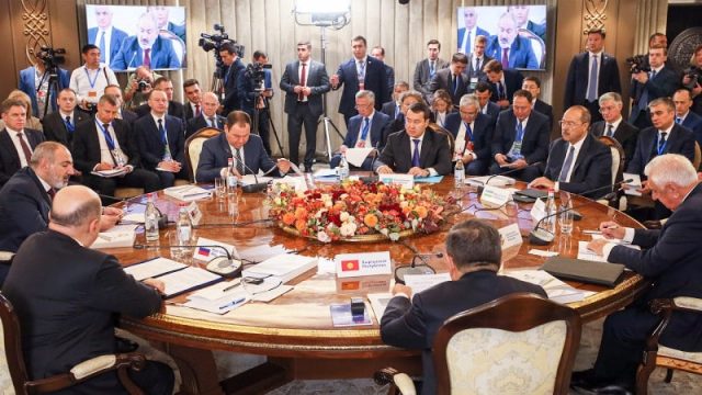 Смайылов ЕАЭО елдерін мемлекеттік сатып алудағы кедергілерді жоюға шақырды