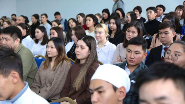 Тоқаевтың бағдарламасы: студенттердің стипендиясы 2 есе көбейеді