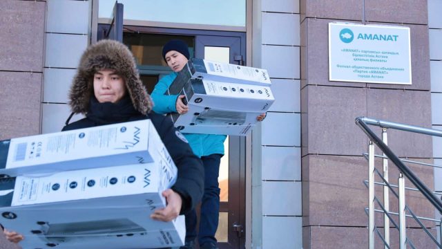 Аманаттықтар Екібастұз тұрғындарына 1 мыңнан астам жылытқыш жіберді