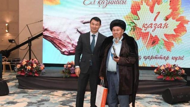 Дархан Сатыбалды ардагерлер мен қарттарға құрмет көрсетті