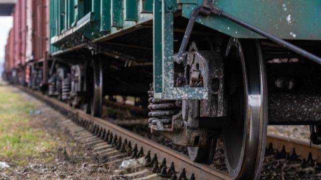 Жетісу облысында пойыз кенеттен жолға шыққан кісіні басып кетті