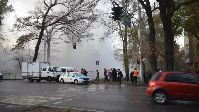 Алматыда жарылған жылу құбыры қалпына келді