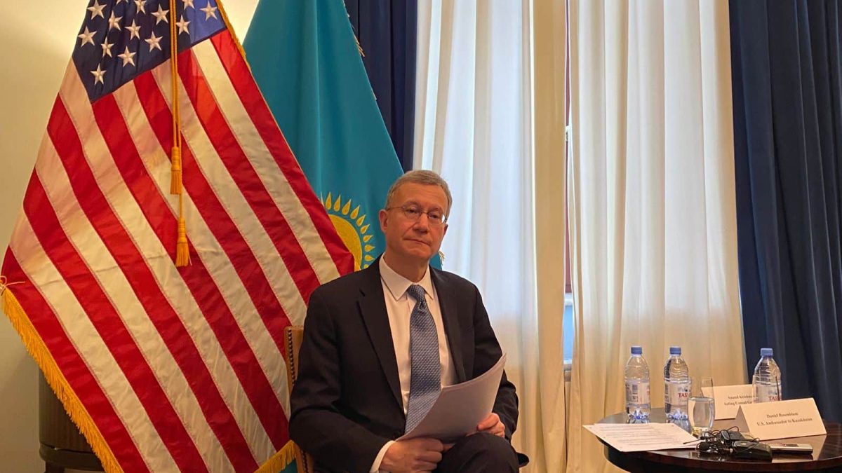 АҚШ елшісі Дэниел Розенблюм