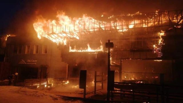 Шымбұлақта үш қабатты рестобар өртенді