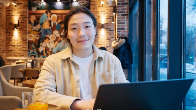 «Таза» код жазу немесе NoCode: ІТ-маманның білігі қайдан білінеді?