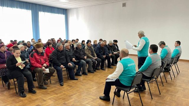 Кандидаттар сайлаушылармен кездесті
