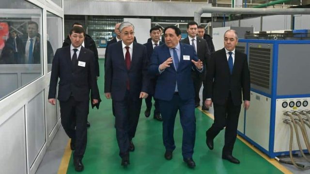 Мемлекет басшысы Батыс Қазақстан машина жасау зауытының жұмысымен танысты
