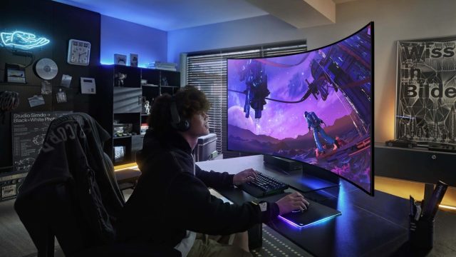 Samsung Odyssey Ark — 55 дюймдік экраны иілген ең үлкен ойын мониторы
