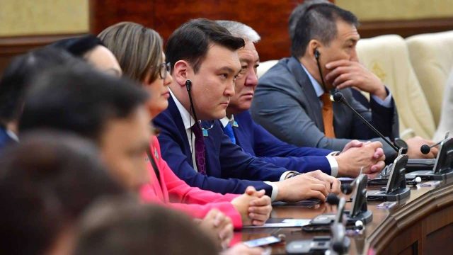 Жаңадан сайланған мәжіліс депутаттары ант берді