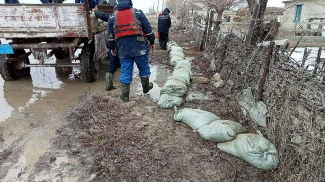 Батыс Қазақстанда су тасқынына қарсы жұмыстар жалғасып жатыр