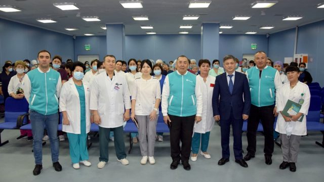 Amanat партиясы Тараз қалалық көпбейінді аурухананың қызметкерлерімен кездесті