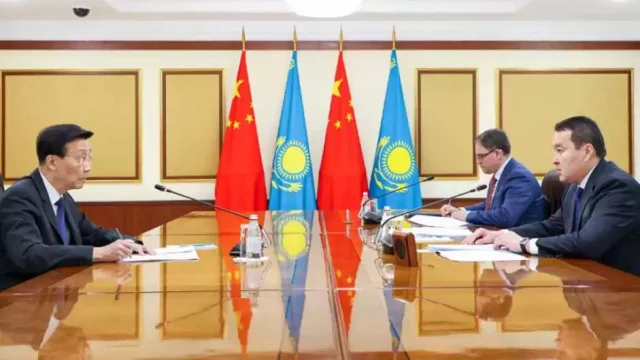 Премьер-министр Қытайдың Қазақстандағы елшісімен кездесті