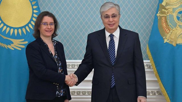 Қасым-Жомарт Тоқаев Франция президентін Қазақстанға шақырды