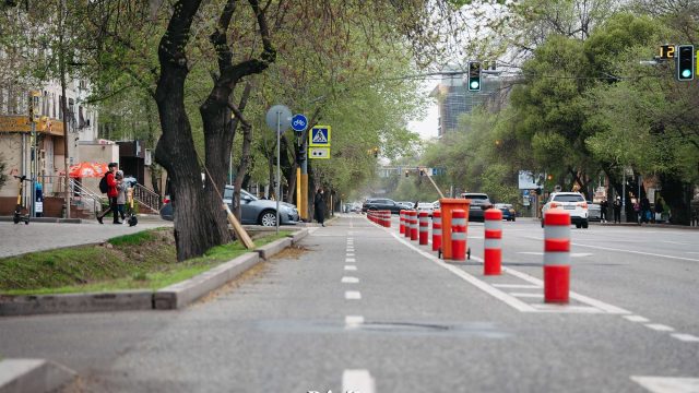 Алматыда қысқы кезеңде веложолдардың қоршауы алынады