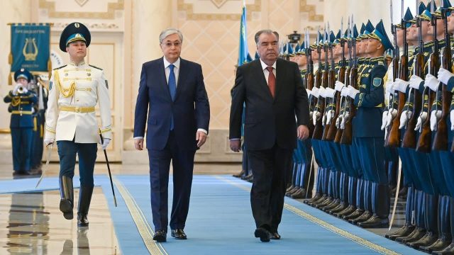 Мемлекет басшысы Ақордада Тәжікстан президентін қарсы алды
