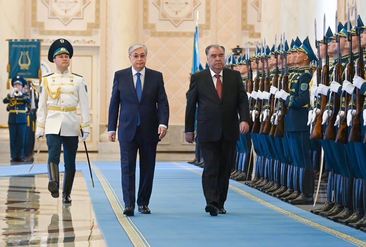 Мемлекет басшысы Ақордада Тәжікстан президентін қарсы алды