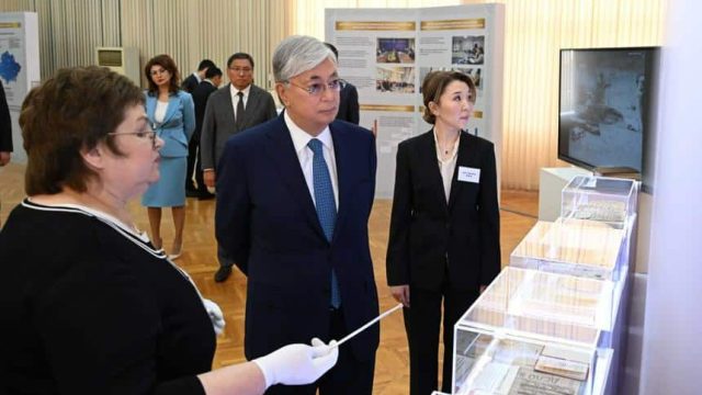 Президент саяси қуғын-сүргін материалдарын зерттеу орталығына барды