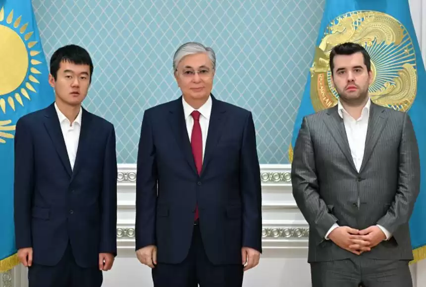 Ян Непомнящий мен Дин Лижэнь