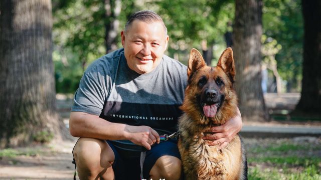 «Ит адамды жақсы, жаман деп бөлмейді». Кинолог иттердің мінезі туралы айтып берді