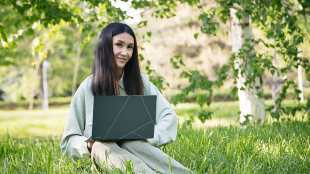 «Зияны аз әрі қоқыс шықпайды»: ASUS Zenbook S 13 OLED ноутбугының несі тиімді?