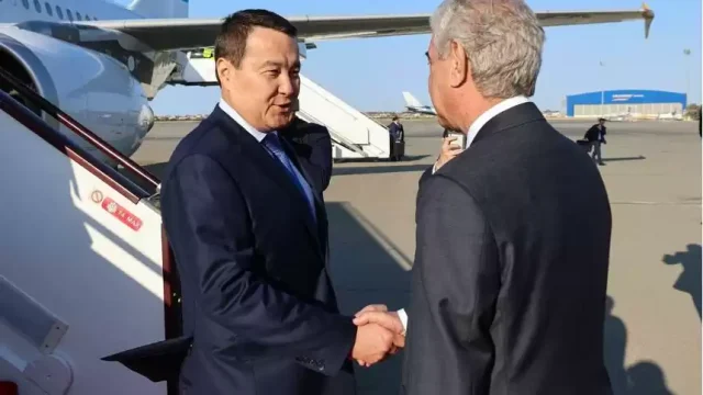 Әлихан Смайылов ресми сапармен Әзербайжанға барды