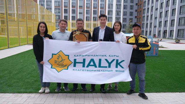 Астанада 65 журналист пәтер кілтін алды. Фоторепортаж