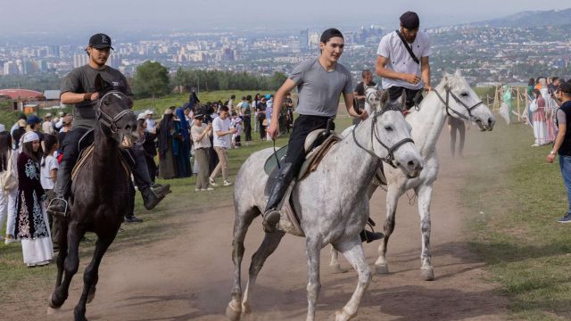 «Қыз қуу, бәйге, садақ ату»: Алматыда SAQ Fest өтті