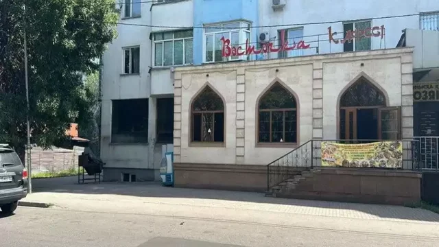 Алматыдағы тағы бір заңсыз нысан бұзылды