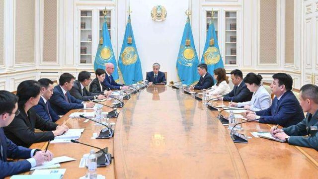 Мемлекет басшысы Алматыны дамыту мәселелері жөнінде кеңес өткізді