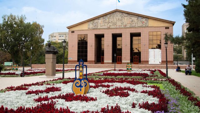Алма-Ата және Алматы: қала кейпі қалай өзгерді? Фоторепортаж