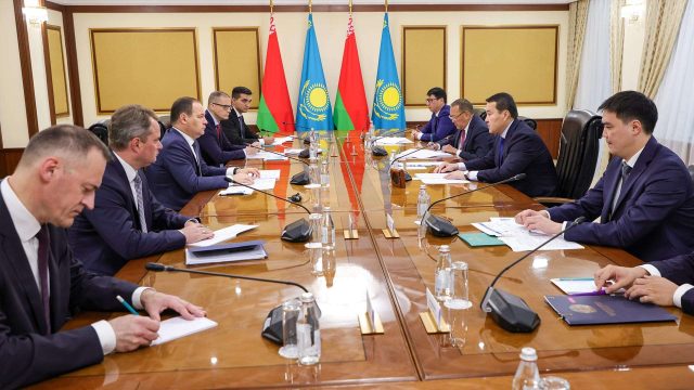 Қазақстан мен Беларусь премьер-министрлері өнеркәсіптік кооперация жобаларын талқылады