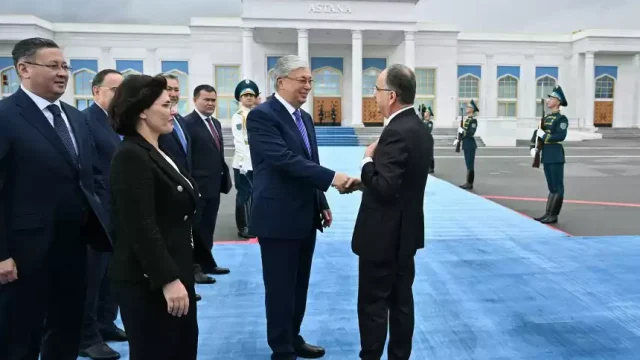 Қасым-Жомарт Тоқаев Албания президентін әуежайдан шығарып салды