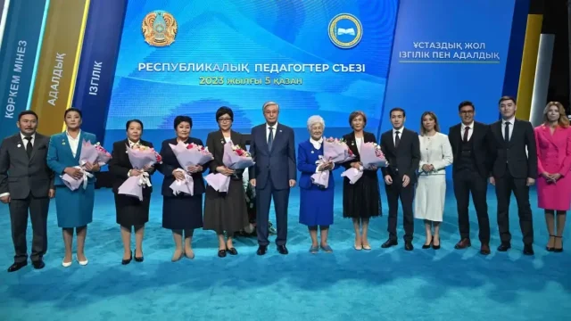 7 мұғалім «Қазақстанның еңбек сіңірген ұстазы» құрметті атағын алды