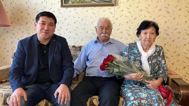 Орал қаласының әкімі қарияларды құттықтады