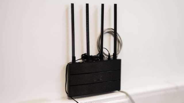 Абай облысында сотталғанға арналған сәлемдемеден Wi-Fi роутер табылды
