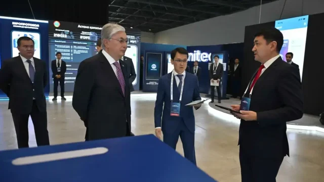 Мемлекет басшысы Digital Bridge форумы аясында өткен көрмеге барды