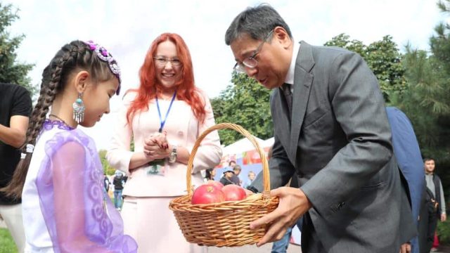 Ерболат Досаев алматылықтарды Қала күнімен құттықтады