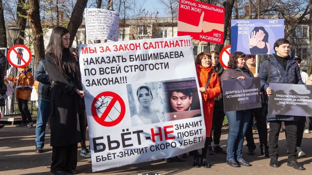 Парадоксқа толы іс-шара: Алматыда зорлық-зомбылыққа қарсы акция қалай өтті?